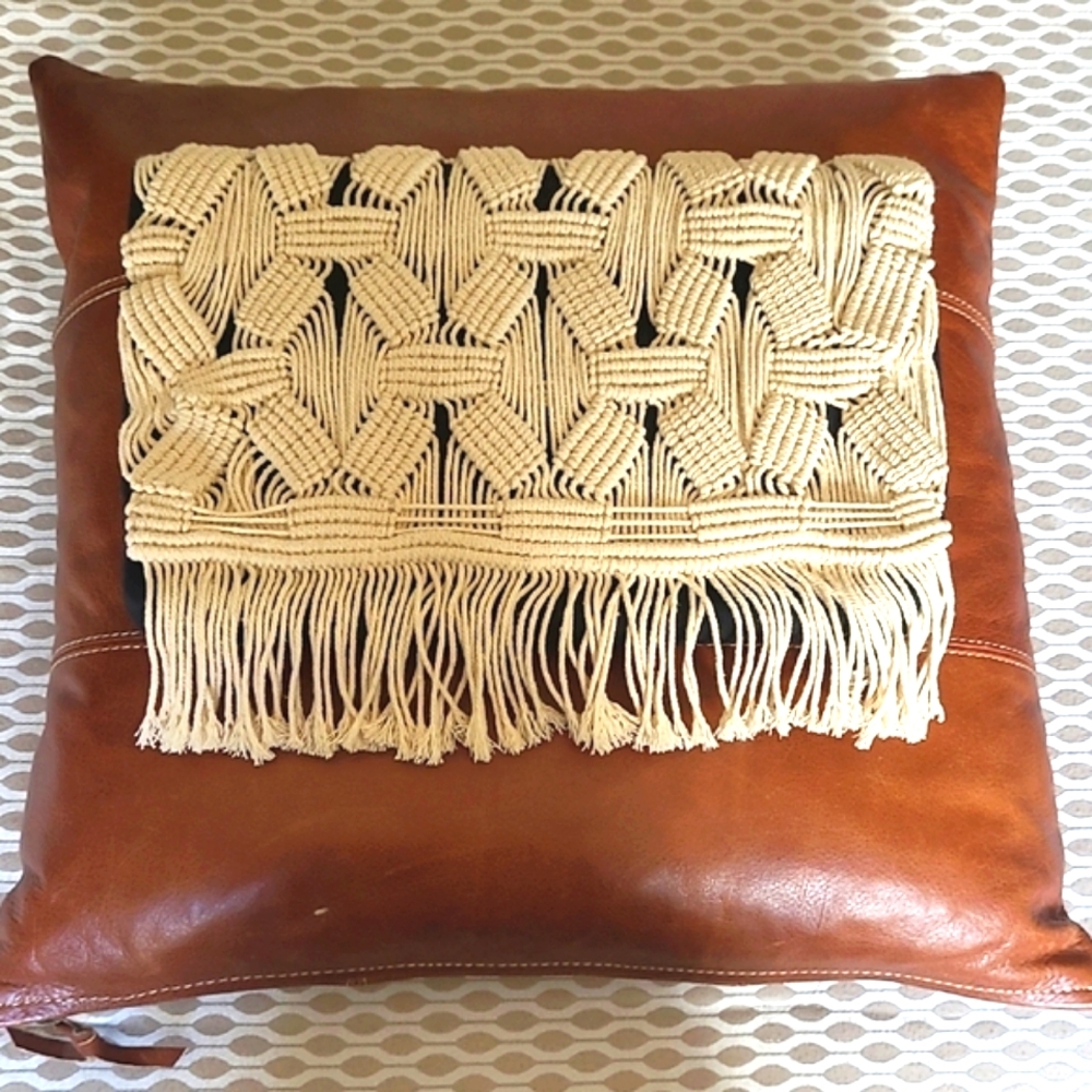 Stella & Dot Crossbody Clutch. Macrame Scandi Girl. Resort.